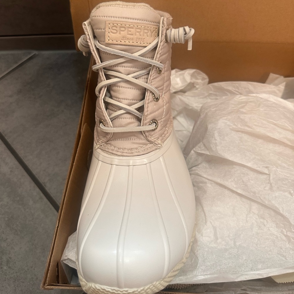 Sperry Women's Cream Winter Boots